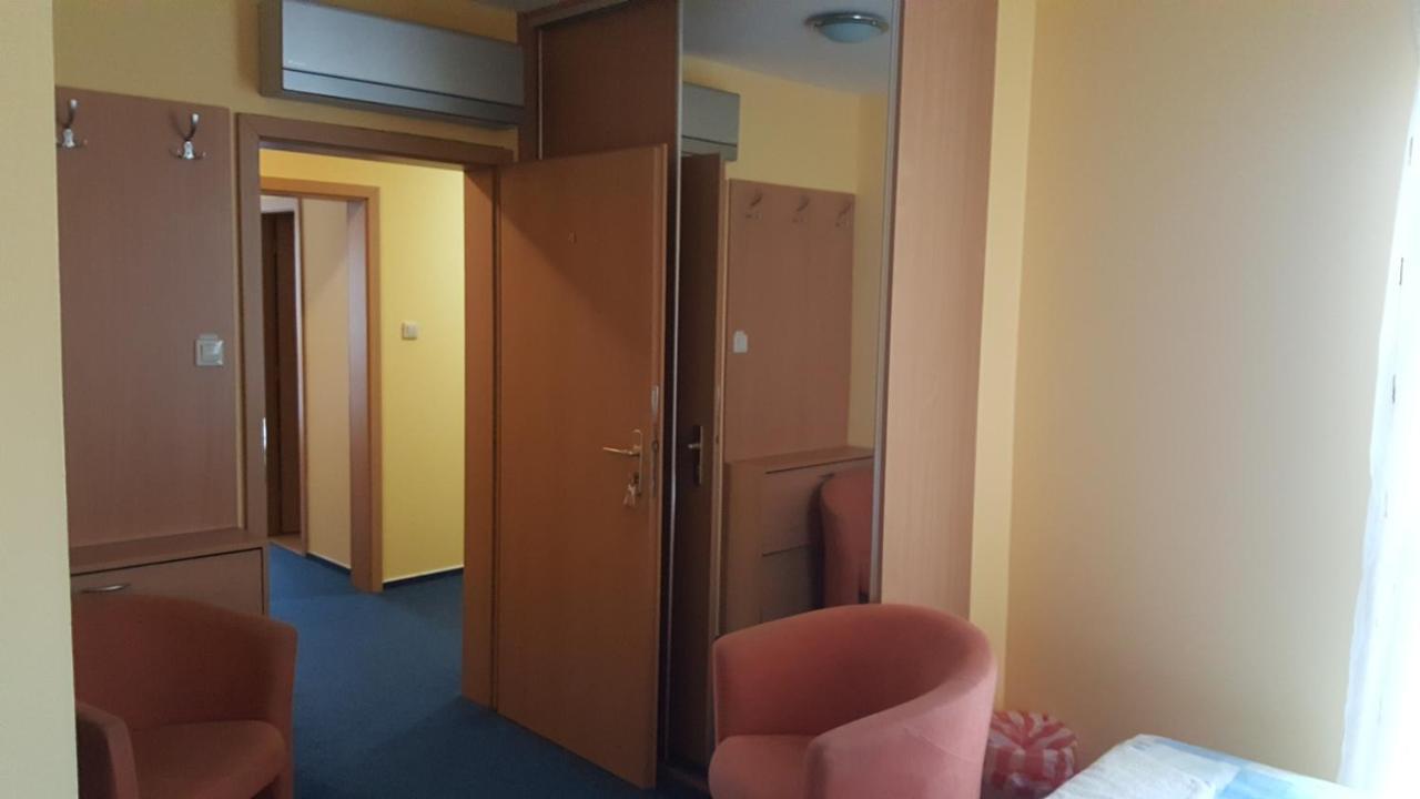 Komárno Lehar Panzio Bed & Breakfast エクステリア 写真