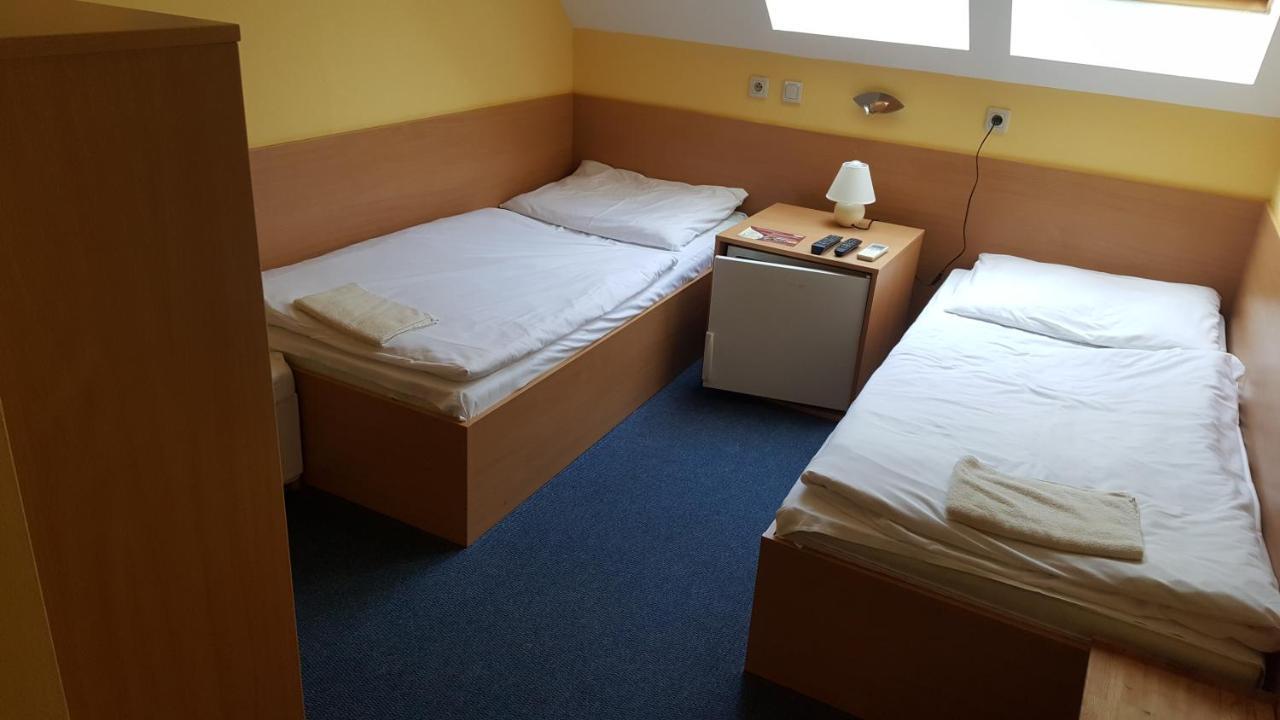 Komárno Lehar Panzio Bed & Breakfast エクステリア 写真
