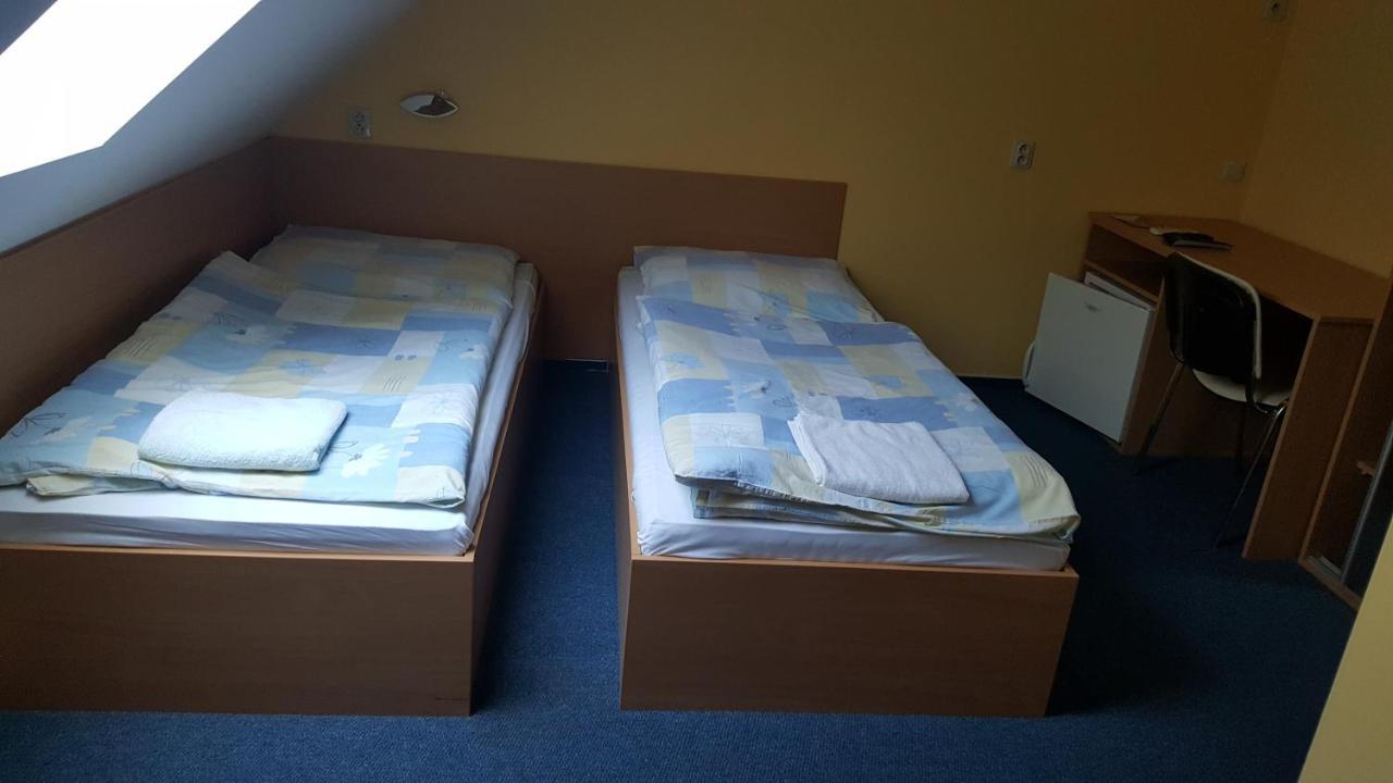 Komárno Lehar Panzio Bed & Breakfast エクステリア 写真