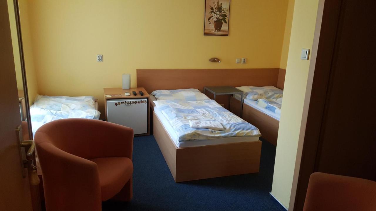 Komárno Lehar Panzio Bed & Breakfast エクステリア 写真